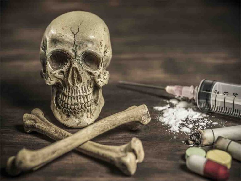 बैध धंधों की आड़ में मालामाल हो रहे नशे के कारोबारी, लुट और मिट रहे युवा वर्ग और परिवार
