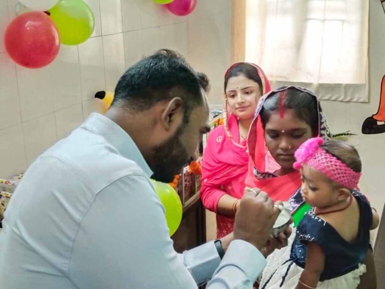 समाहरणालय में उपायुक्त ने स्तनपान कक्ष का किया उद्घाटन