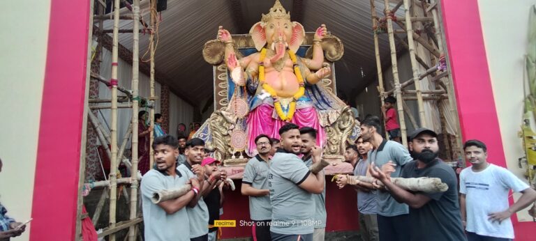 “बप्पा अगले बरस फिर जल्दी आना ” की प्रार्थना के साथ नम आंखों से दी गई गणपति बप्पा को विदाई