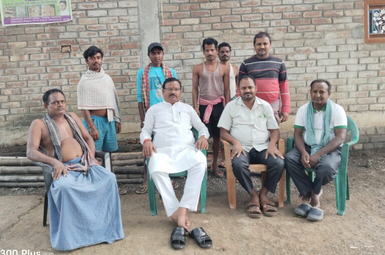 विधानसभा सम्मेलन को सफल करने हेतु भाजपा नेता ने किया गांव में संपर्क।