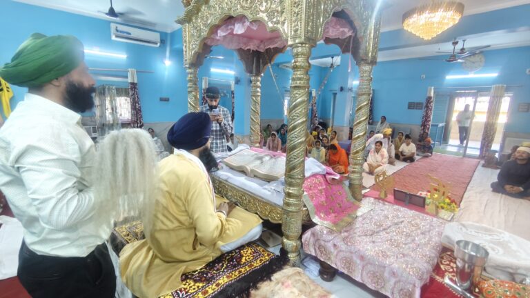 गुरु नानक देव जी जयंती पर पाकुड़ गुरुद्वारे में उमड़ा श्रद्धा का सैलाब।