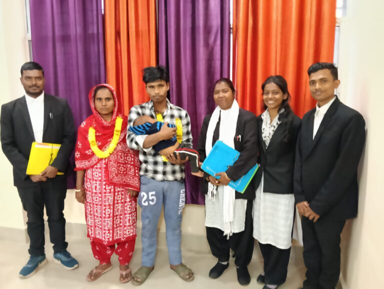 प्रधान न्यायाधीश कुटुंब न्यायालय रजनीकांत पाठक के प्रयास से दंपति ने आपसी मतभेद को किया समाप्त