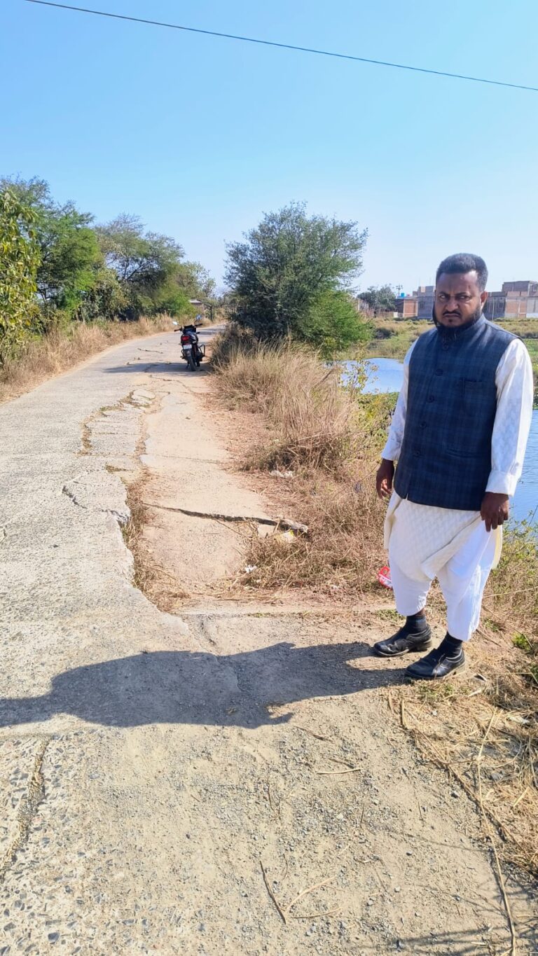 बल्लभपुर–फारसा मार्ग की जर्जर स्थिति पर एसडीपीआई का गंभीर संज्ञान।