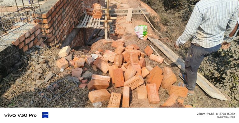 प्रखंड परिसर में ही हो रहा अंधेर , हर ओर क्यूँ है चुप्पी