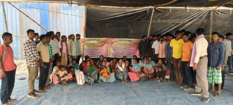 बहुत हो गया , अब विस्थापितों ने स्वयं उठाये झंडे और हक़ की आवाज़ , देखना होगा परिणाम का आगाज़ !