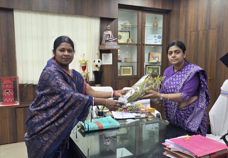 उपायुक्त मेघा भारद्वाज से मिलीं जिला परिषद सदस्य पिंकी मंडल, सुरक्षा व्यवस्था और किसानों के हित में सौंपा ज्ञापन