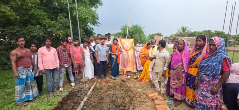 पिंकी मंडल के हाथों तिलभिट्टा में चढ़ी पूजा — भक्ति और उत्साह से झूम उठा गांव