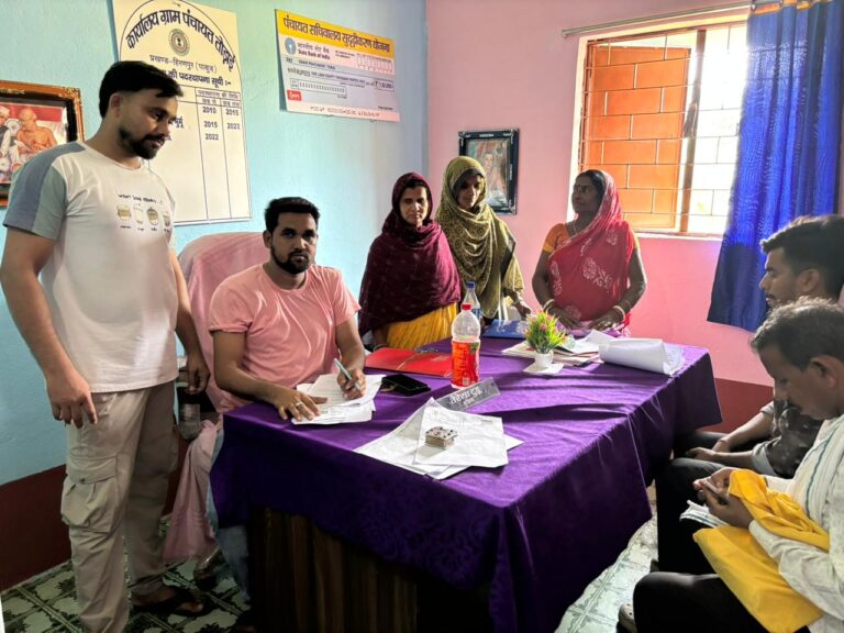 मनोवर आलम हमेशा की तरह SIR में भी आम लोगों के लिए बने सहयोगी ।