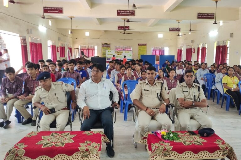डी ए वी विद्यालय पाकुड़ में मादक पदार्थों का रोकथाम हेतु पुलिस प्रशासन द्वारा जागरूकता कार्यक्रम का आयोजन