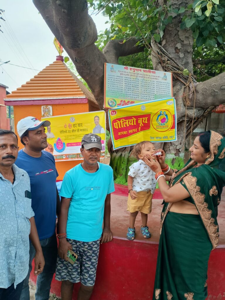 वार्ड परिषद निभा देवी ने पल्स पोलियो अभियान की की शुरुआत।