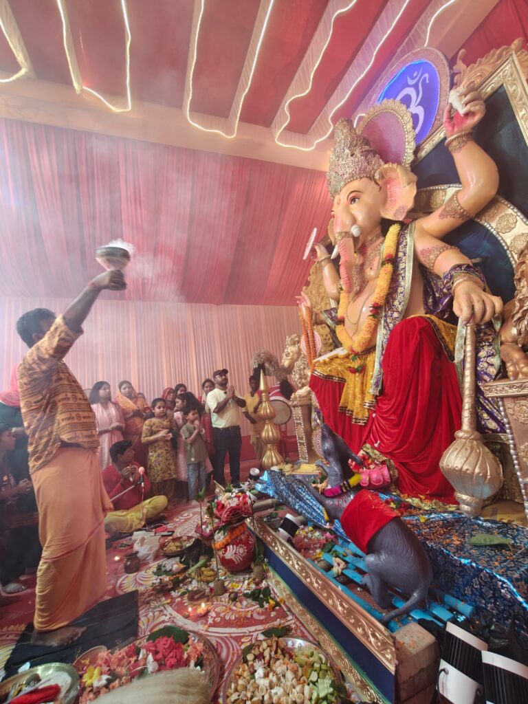 बाबा गणपति के जयकारों से गूंजा पाकुड़ रेलवे मैदान